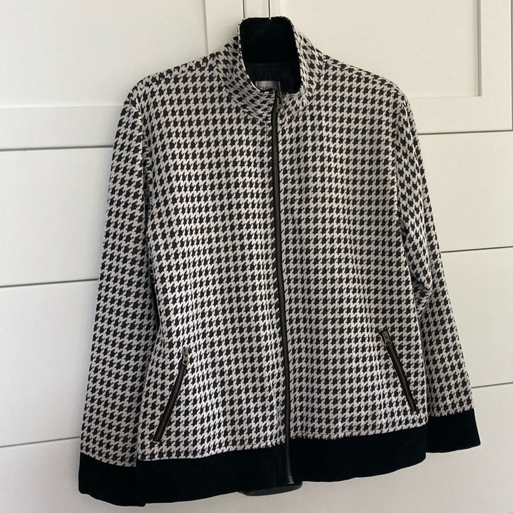 Chico’s travelers sz 2, zip front jacket NWOT
